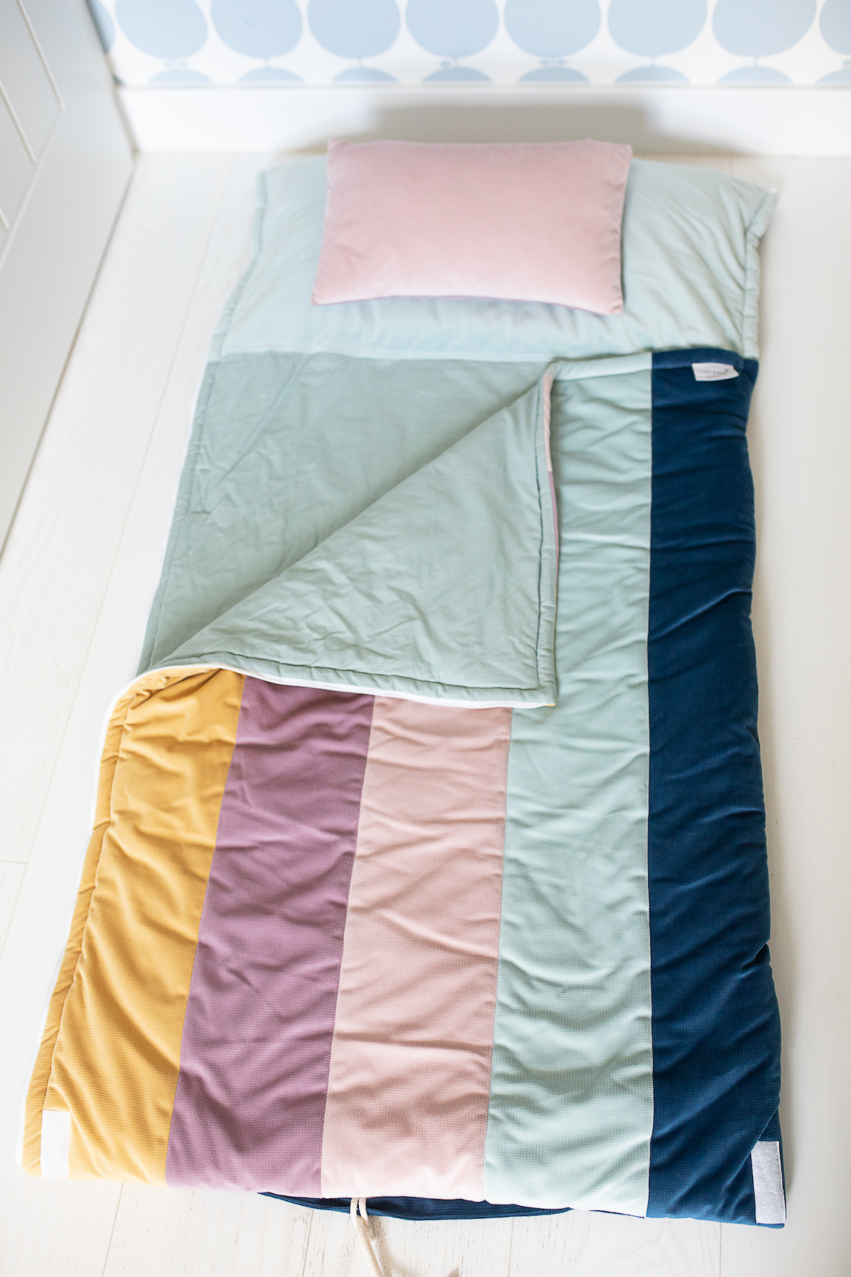 Sac de couchage pour enfant épais et chaud de couleur bleu, compatible avec  poussette • Enfant World