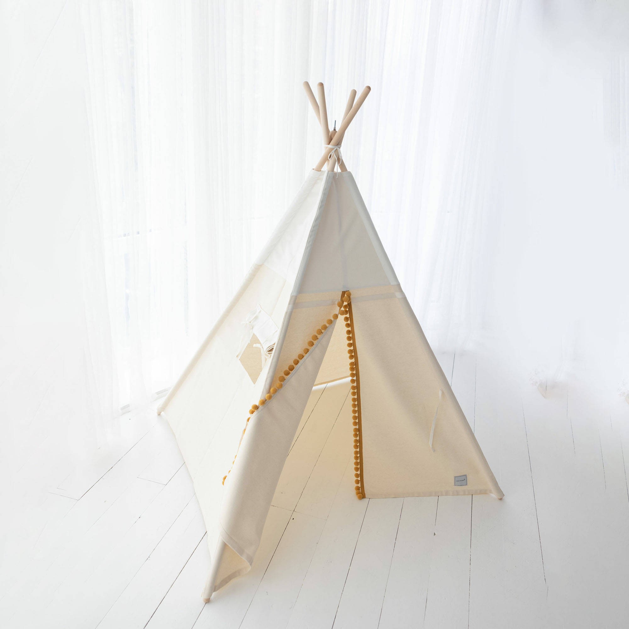 Relaxdays Tente pour enfants, en forme de tipi, avec tapis, H x L x P :  env. 154 x 124 x 124 cm, blanc et rose